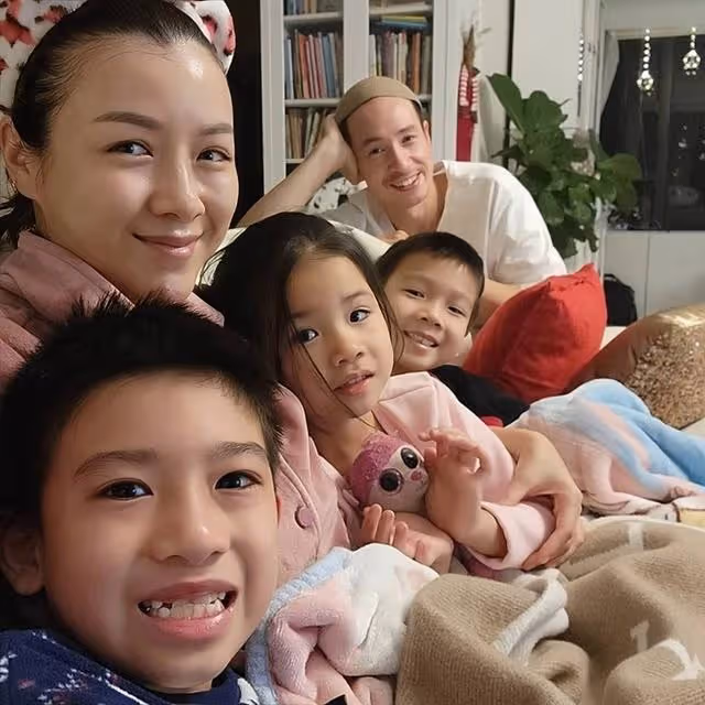 恭喜!51歲TVB視帝港姐妻子被曝懷上第四胎,身材發胖孕味十足