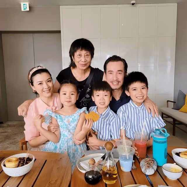 恭喜!51歲TVB視帝港姐妻子被曝懷上第四胎,身材發胖孕味十足