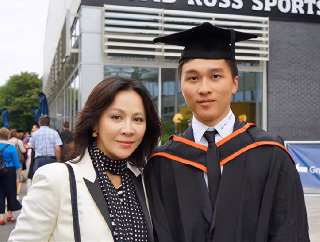 劉嘉玲開派對為侄子慶生,8億身家或留給對方,全家已回港生活