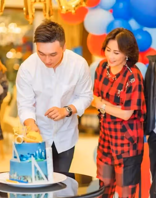劉嘉玲曬祖孫三代全家福，為學霸侄子慶生，姑侄同框親如母子