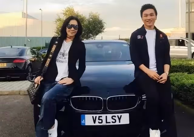 劉嘉玲曬祖孫三代全家福,為學霸侄子慶生,姑侄同框親如母子