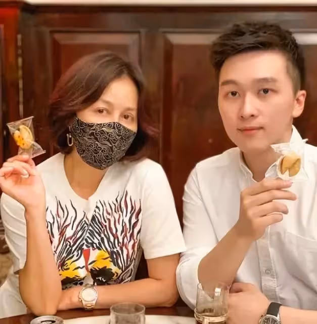 劉嘉玲曬祖孫三代全家福,為學霸侄子慶生,姑侄同框親如母子