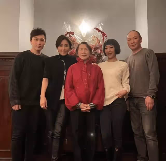 劉嘉玲曬祖孫三代全家福,為學霸侄子慶生,姑侄同框親如母子