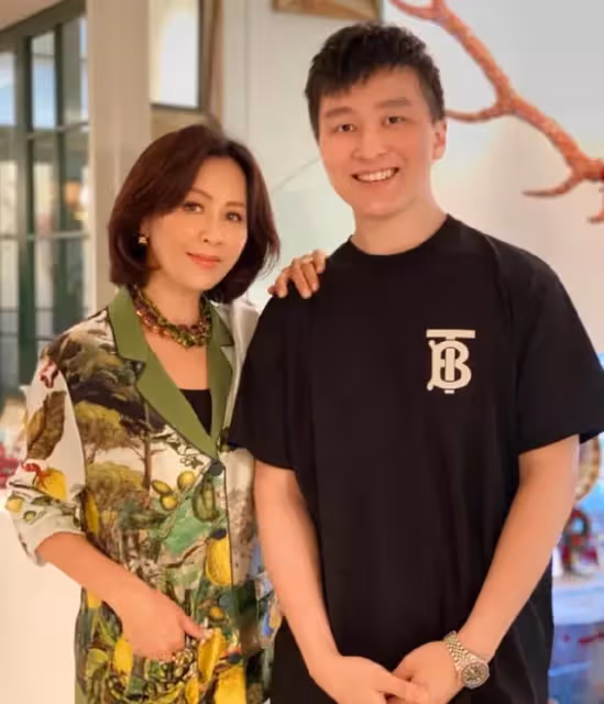 劉嘉玲曬祖孫三代全家福,為學霸侄子慶生,姑侄同框親如母子