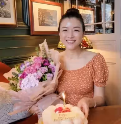 41歲陳茵媺與友人慶生,明顯圓潤飄孕味