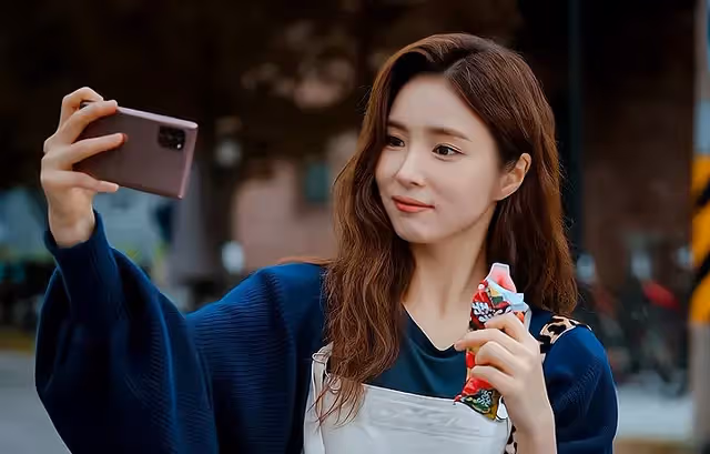 「物以類聚,人以群分」伴郎為搶捧花「輕薄」伴娘,新娘砸了婚宴