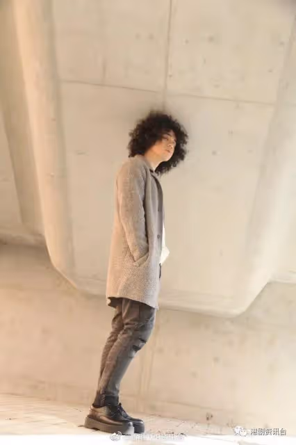曾比特堅決不換髮型:想留到60歲!
