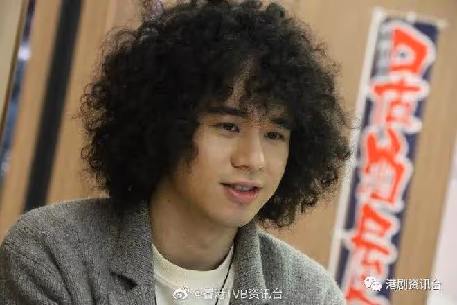 曾比特堅決不換髮型:想留到60歲!