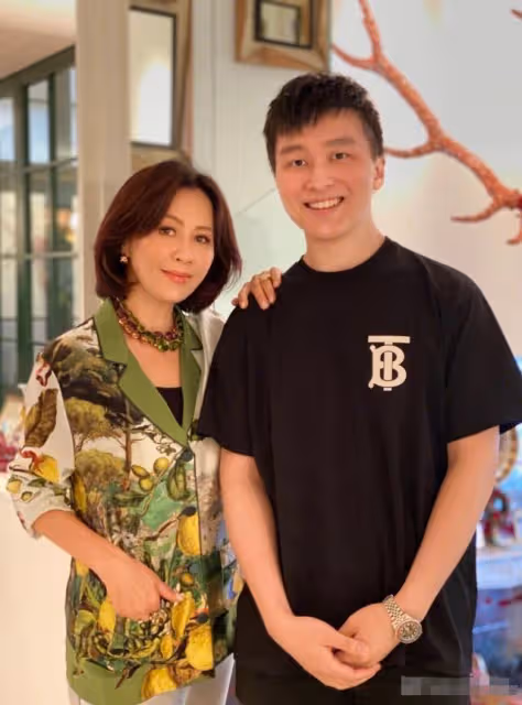 劉嘉玲豪宅為侄子慶生!穿一身紅衣顯用心,8億身家或由侄子繼承