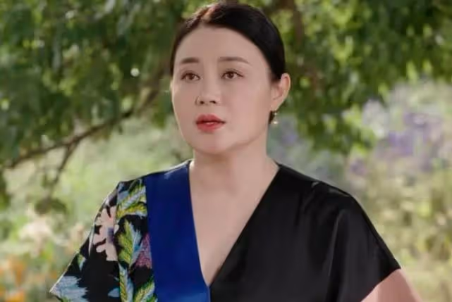關婷娜開直播,高明回答揭露被本山傳媒壓榨,出道多年的錢被吃了