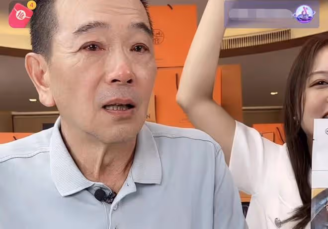 老戲骨聚會!張晨光自行車赴約接地氣,陳佩斯穿幾十元平價上衣