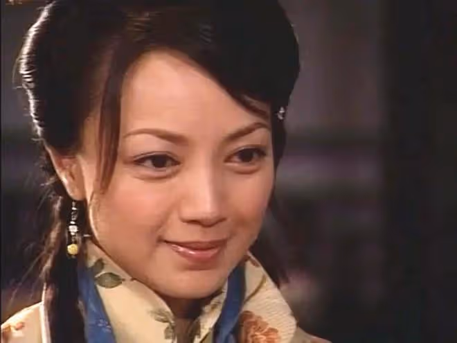 港姐楊婉儀生意失敗後移居美國,罕曬一家合影,為17歲女兒慶生