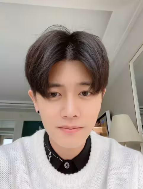 任嘉倫殺青半月後首露面,戴眼鏡量血壓身材纖瘦,新劇已開始布景