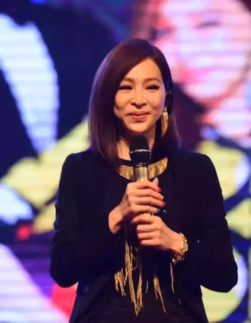 王心淩臉又變了,崩塌顏值又回春,生圖下也能找回「甜心教主」的味道,比臉僵時美太多