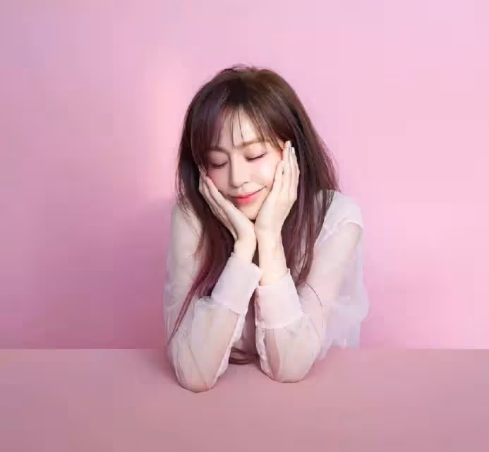 王心淩臉又變了,崩塌顏值又回春,生圖下也能找回「甜心教主」的味道,比臉僵時美太多