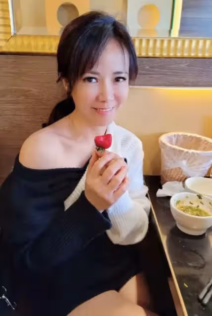 媽媽四處給她找富商老公!陳仙梅不聽話「生兩孩先斬後奏」媽氣炸,7年後「感謝自己一次叛逆」:完全不輸嫁入豪門女星