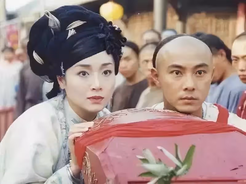 64歲的恬妞,歷經兩段破碎婚姻,情斷萬梓良後心中「有陰影」晚年與女兒相依為命,直言:自己過也很好