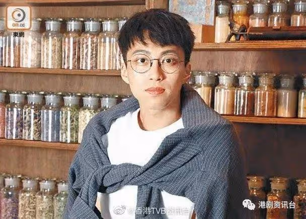 吳業坤同日本女優閃婚後返港 網民:一個去三個返?