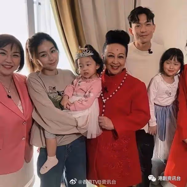 吳業坤同日本女優閃婚後返港 網民:一個去三個返?