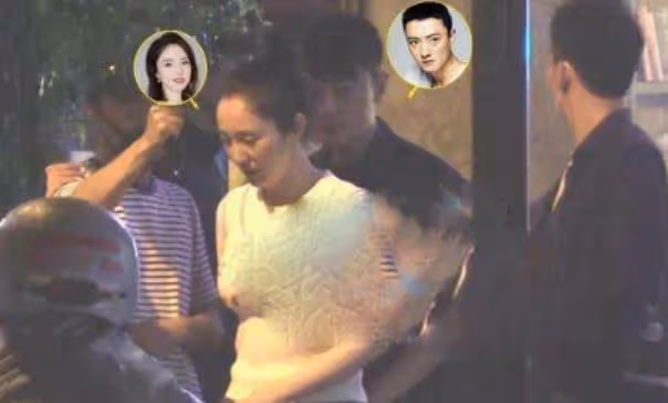 董璇參加飯局惹爭議,挽著大齡異性調笑氣氛熱,站路邊被男人熊抱
