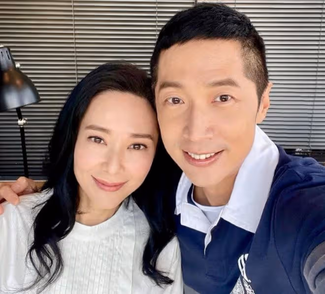 馬浚偉郭羨妮時隔11年罕同框,摟肩合影顯親密,曾因誤會一度不和
