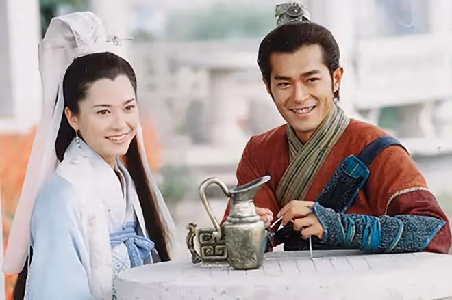 馬浚偉郭羨妮時隔11年罕同框,摟肩合影顯親密,曾因誤會一度不和