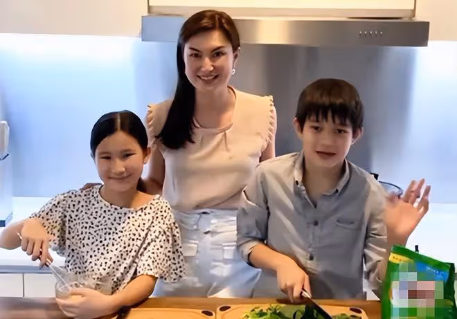 名模丹妮爾近況曝光，豪門夢碎後獨自帶倆娃，已轉行做私房菜生意