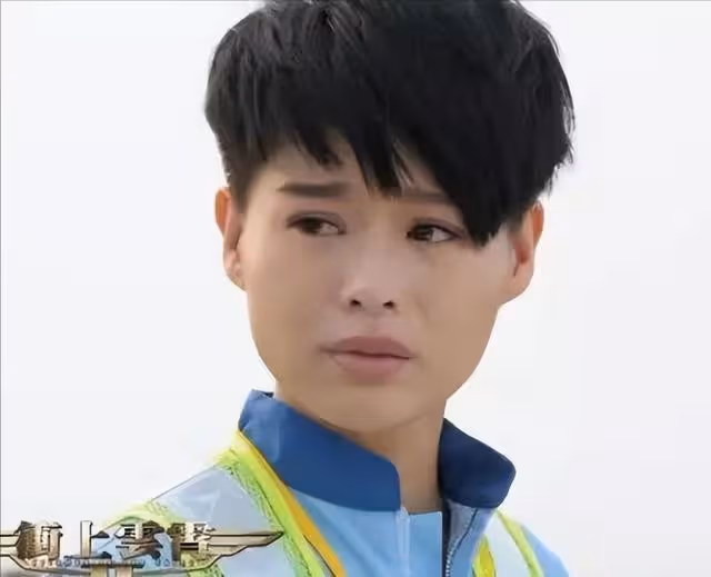 率性幹練獲網友大讚,42歲胡杏兒時隔十年剪短髮參加《乘風破浪》
