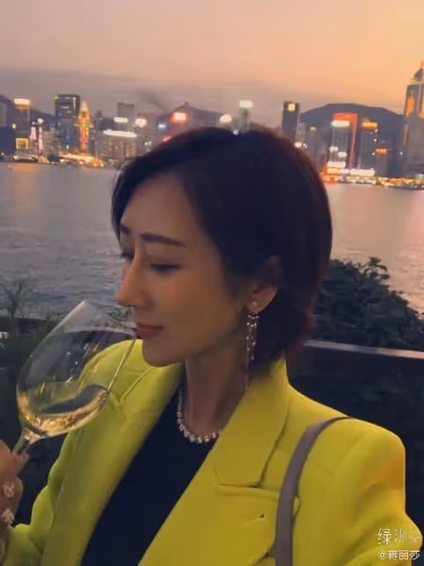 又引爭議！香港知名明星夫妻回應家中保姆吃剩菜剩飯：她很感激的