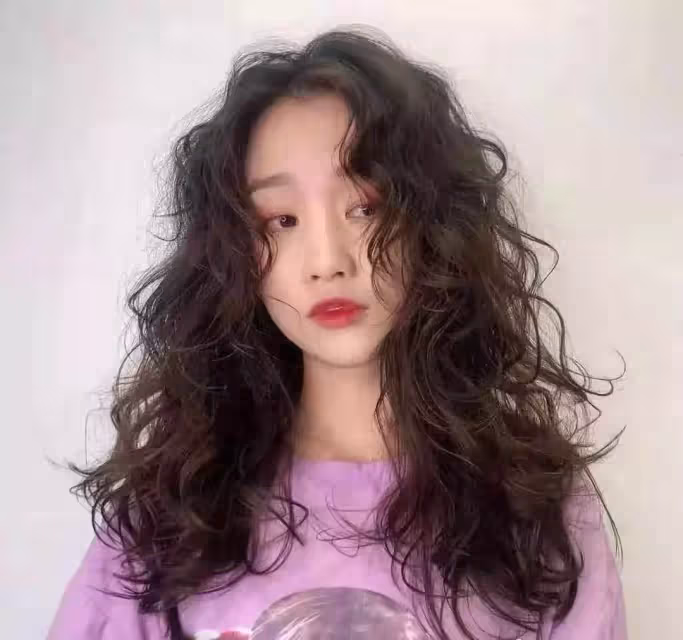 奔四奔五的女性,如果有白頭髮,儘量別留3種髮型,顯老沒氣質!
