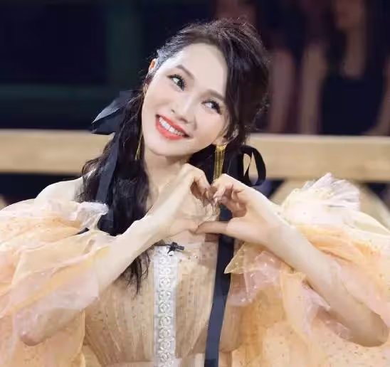 定居內地的港星現狀:有人賺得盆滿缽滿住5億豪宅,有人蝸居小縣城無戲可接!