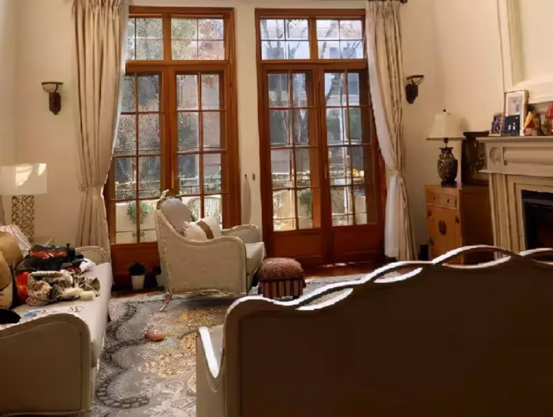 定居內地的港星現狀:有人賺得盆滿缽滿住5億豪宅,有人蝸居小縣城無戲可接!
