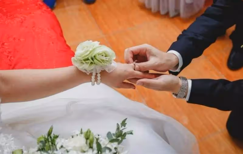 這是我一輩子的心血啊！老人在銀行15年存530萬，取錢時被告知「余額為零」銀行：你還倒欠57萬