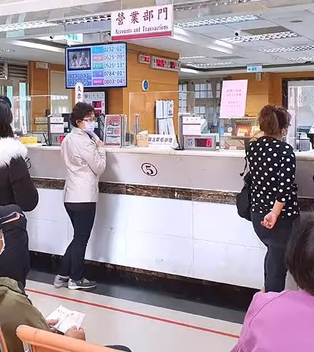 這是我一輩子的心血啊！老人在銀行15年存530萬，取錢時被告知「余額為零」銀行：你還倒欠57萬