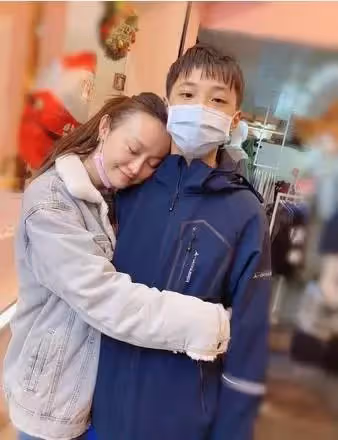 璟宣自曝暫退八點檔原因，36歲單親媽養2孩卻自斷財路，為了孩子 決定回歸家庭，網鼻酸：偉大的媽媽