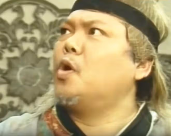 81歲港星中山開武館，與李力持豪宅吃大餐，別墅坐落山間環境清幽