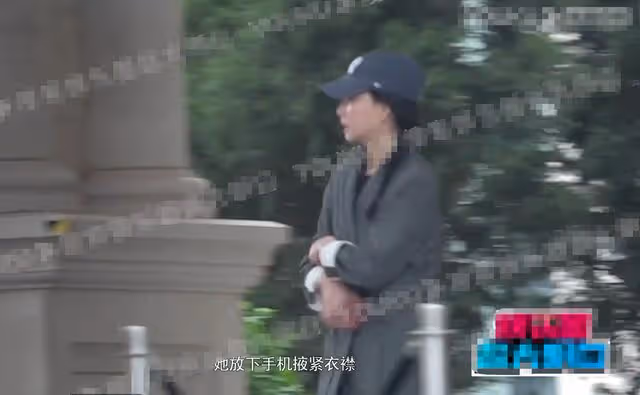 43歲殷桃再曬照!穿短上衣開叉裙好身材惹眼,扎雙馬尾狀態似少女