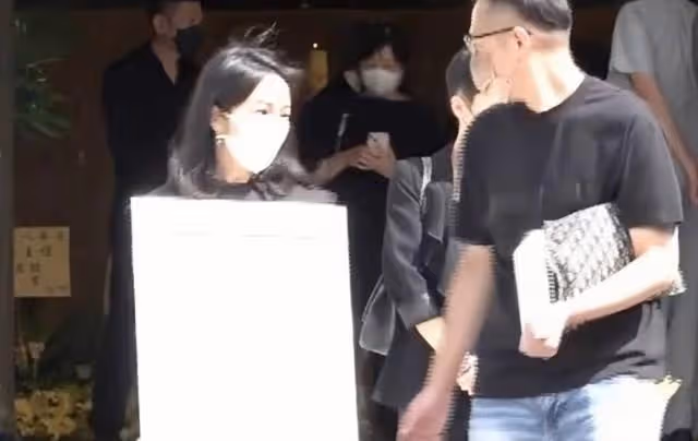 知名老戲骨低調舉行喪禮!遺照曝光,女兒仍無法接受父親突然猝死