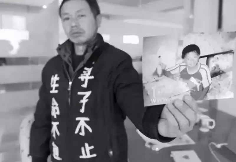 91年貴州小男孩被拐,父親抑鬱自殺,母親25年後發現,兒子是好友