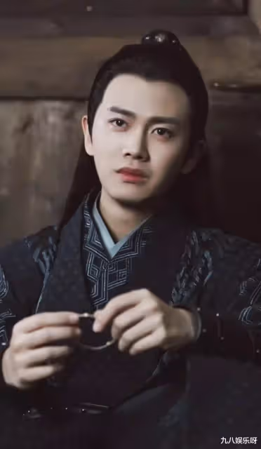 爆紅男星中,任嘉倫最灑脫自在,用行動告訴娛樂圈:作品才是王道