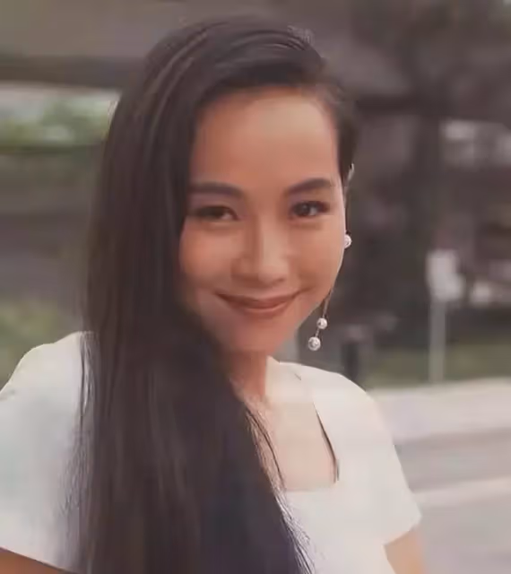 金像獎第一位雙料影后，結婚34年丈夫出軌八次，她的故事不簡單