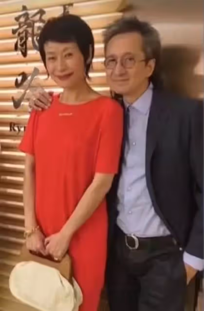 金像獎第一位雙料影后，結婚34年丈夫出軌八次，她的故事不簡單