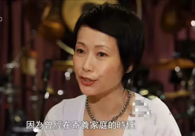 金像獎第一位雙料影后，結婚34年丈夫出軌八次，她的故事不簡單