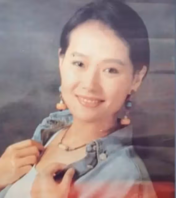 金像獎第一位雙料影后,結婚34年丈夫出軌八次,她的故事不簡單