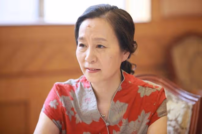 老戲骨奚美娟近況曝光!無名指戴戒指金鐲亮眼,離婚28年獨自帶娃