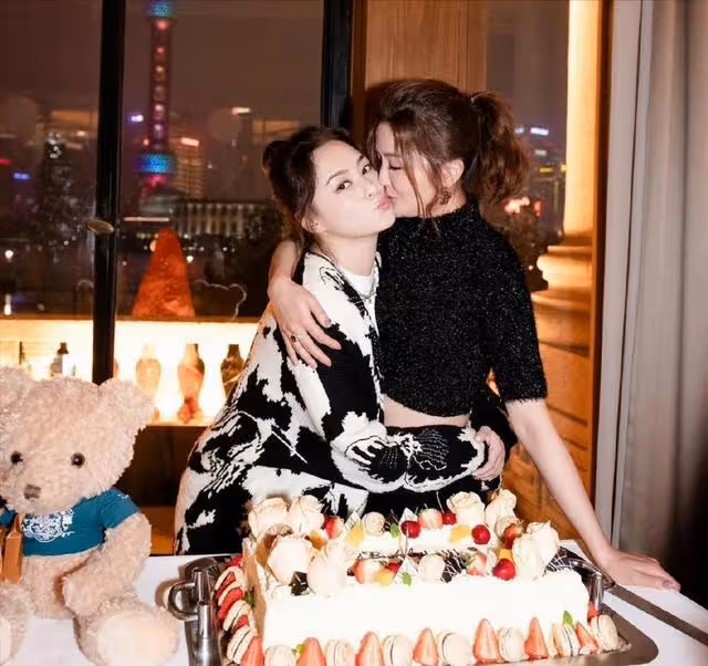 Twins成立21年互送祝福,網友期待二人在《乘風破浪》上相愛相殺