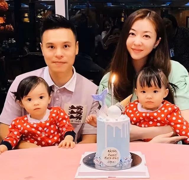 身材惹火!香港知名女星再獲邀當代言人,開衩連衣裙盡顯完美身段