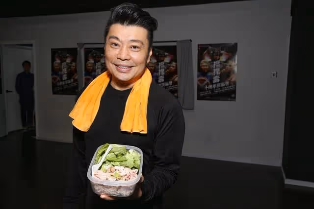 自責！TVB知名綠葉自曝遺憾曾阻止媽媽再拍拖，爸爸早年因病離世