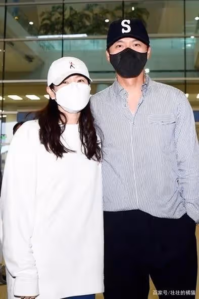 網友曬玄彬孫藝珍新路透,女方衣著寬鬆,玄彬面露憂色陪上廁所