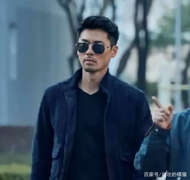 網友曬玄彬孫藝珍新路透,女方衣著寬鬆,玄彬面露憂色陪上廁所